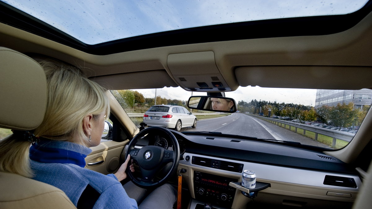 Kvinnor i åldern 35-50 anses vara bäst bilförare, enligt en ny Sifo-undersökning.
